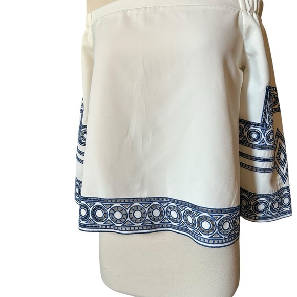 Sugarlips | White Blue Embroidered Pattern Off-Shoulder Boho Blouse Size Small - Picture 4 of 13